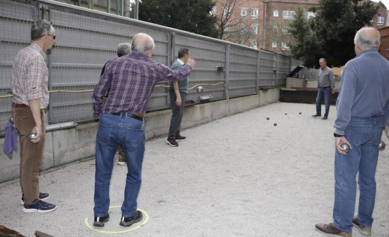 Un recorrido por el Centro Social de Personas Mayores de El Llano, en imágenes