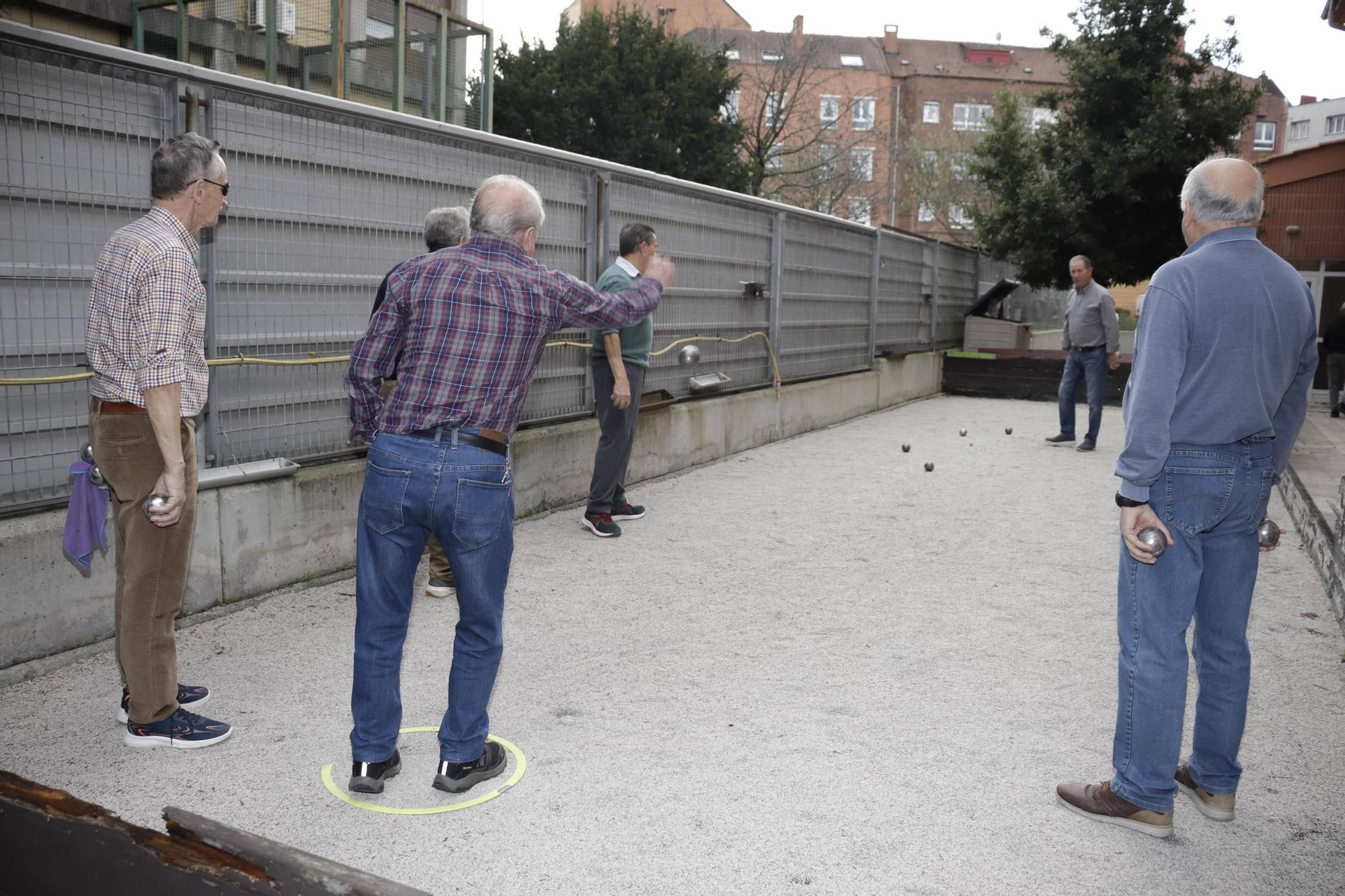 Un recorrido por el Centro Social para Mayores de El Llano, en imágenes