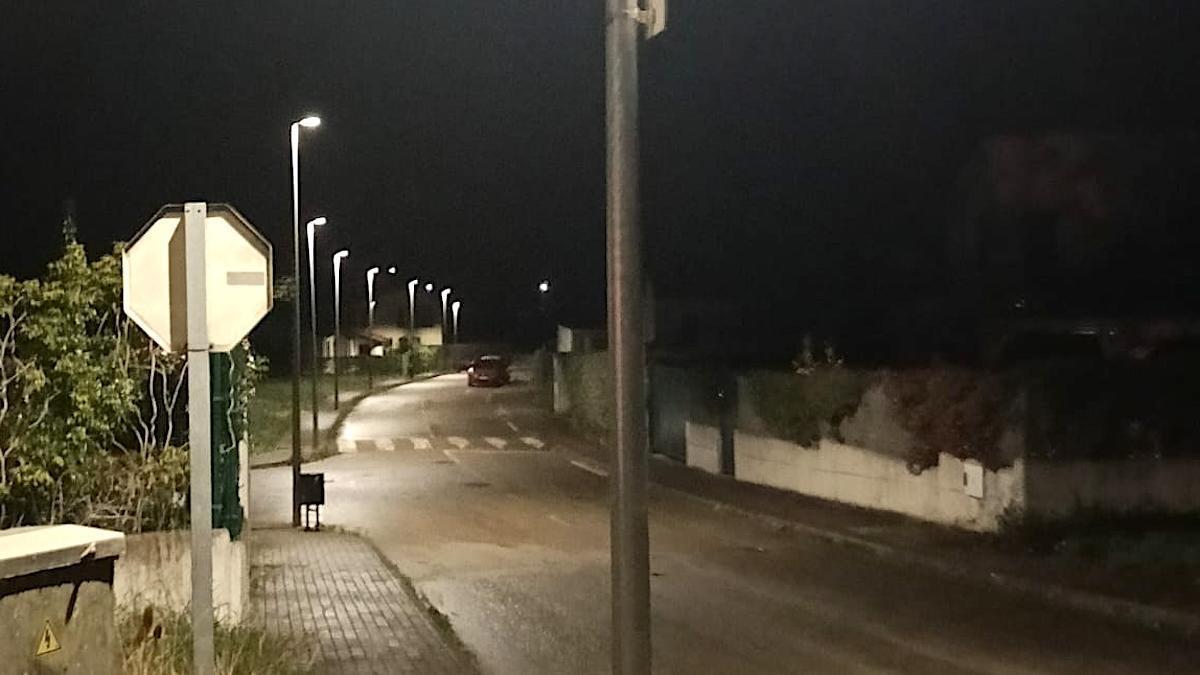 OBRAS COLUNGA | El alumbrado del Camino de Santiago en la urbanización El Barrigón-La Isla, listo tras más de una década de espera