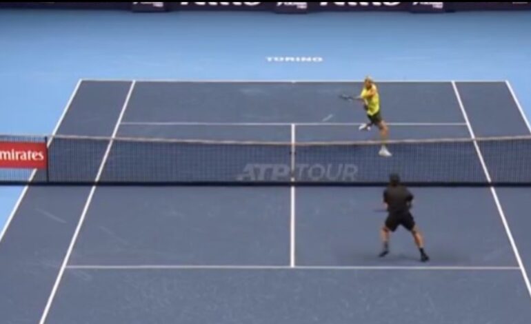 ¡Alcaraz ha vuelto! Inverosímil punto de Carlos ante De Miñaur en su debut en las Nitto ATP Finals