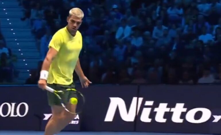 atención al revés a una mano que dejó estupefacto a Fritz