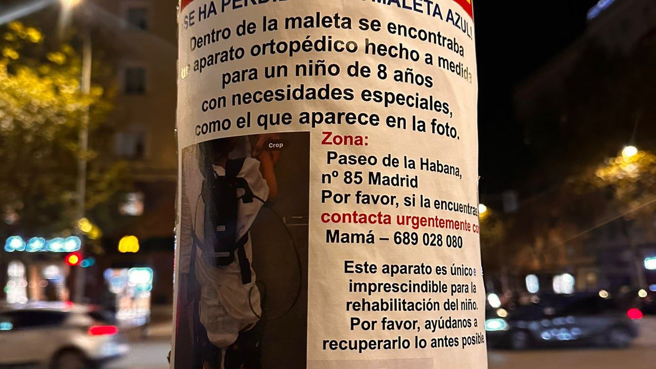Piden ayuda para localizar una maleta azul con el exoesqueleto de un niño de 8 años dentro: «Son sus piernas»