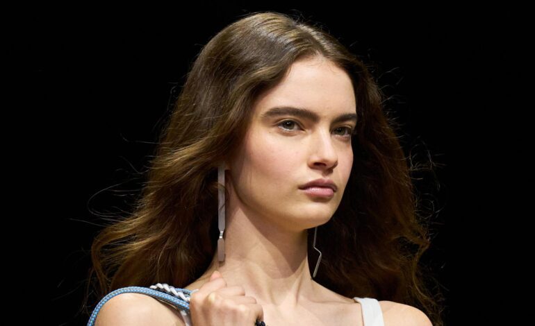 Por qué el cepillo que uses también puede afectar al estado de tu pelo