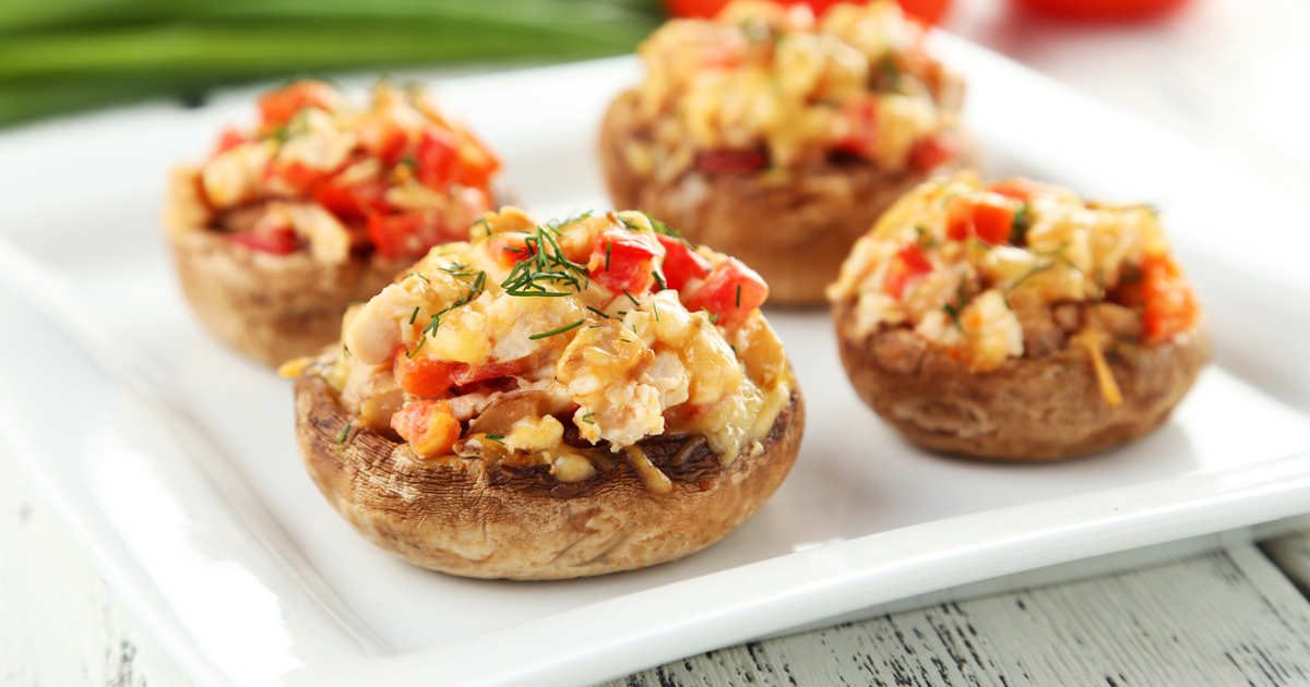 5 recetas saludables de champiñones rellenos ideales para una cena nutritiva y saciante