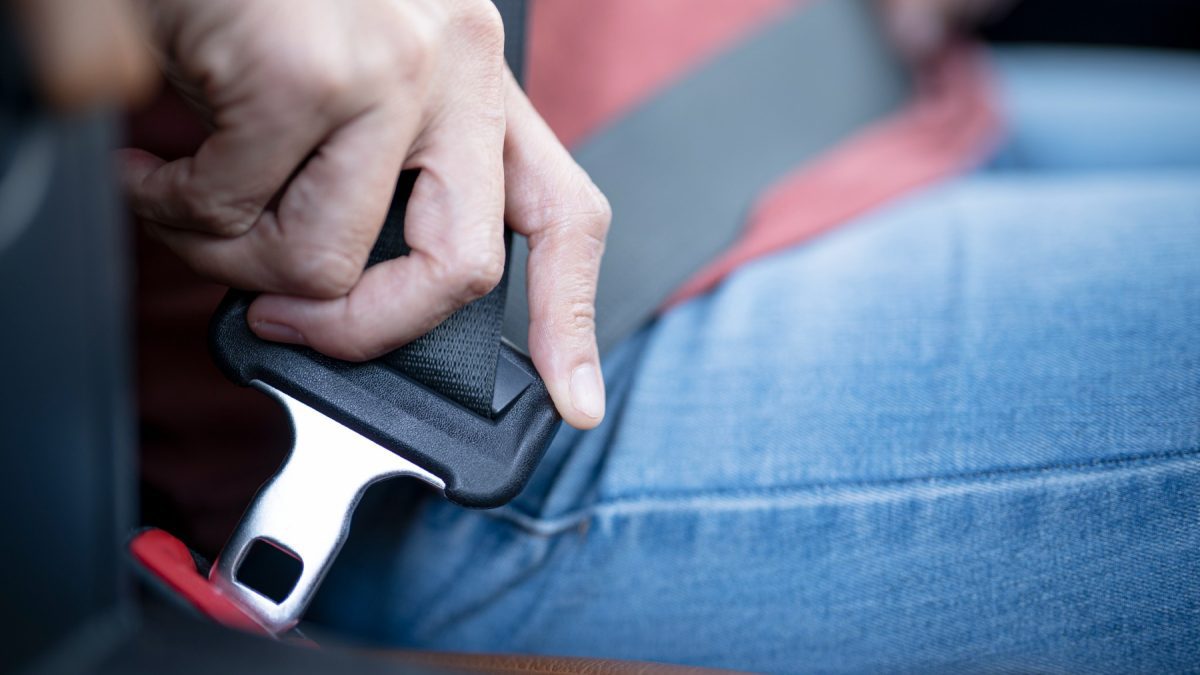 Así es el truco sencillo y barato para que el cinturón de seguridad funcione bien