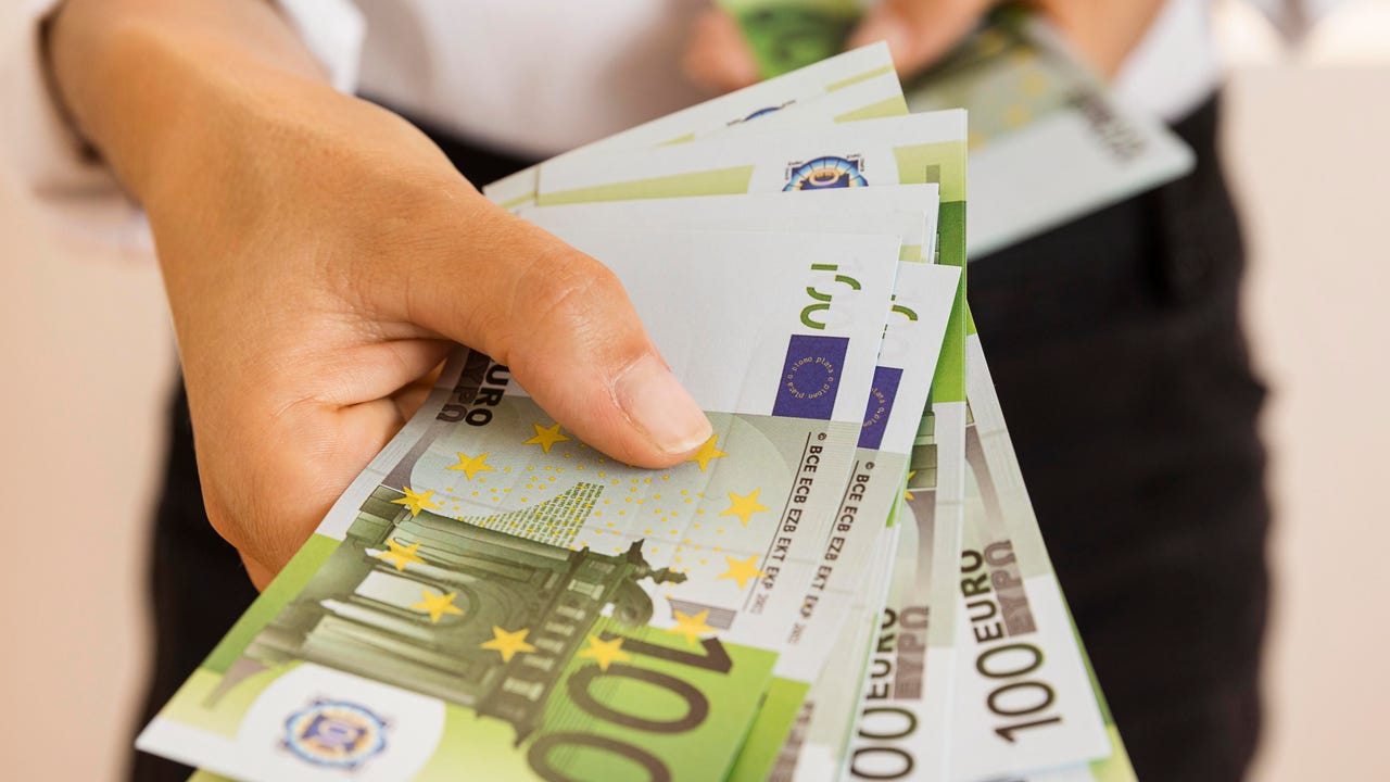 Los ingresos de los españoles crecen la mitad que en la OCDE