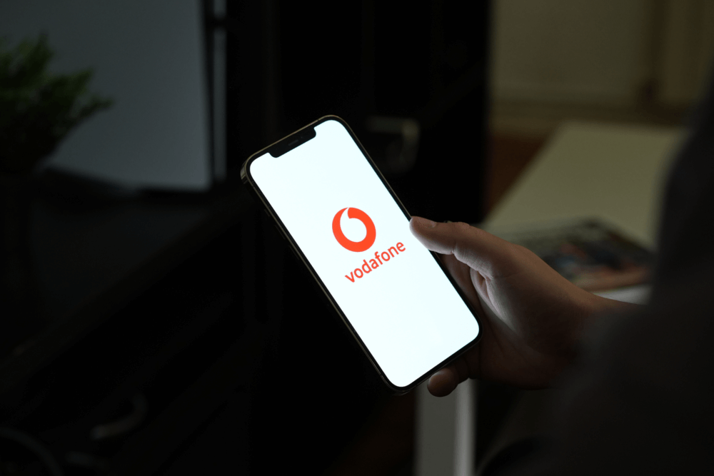 Imagen de smartphone con logo de Vodafone