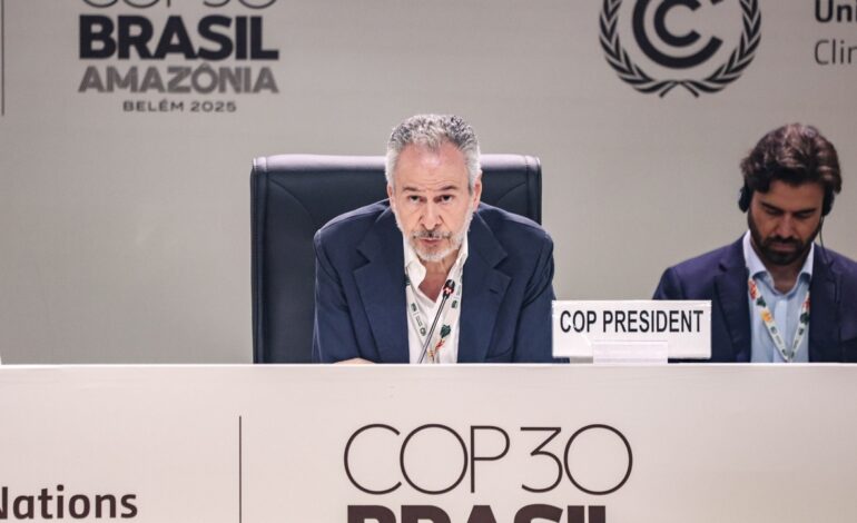 La COP30 cierra un acuerdo climático que deja fuera el fin de los combustibles fósiles tras la oposición firme de los países árabes