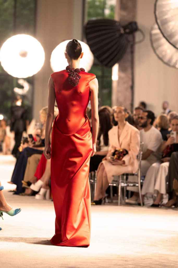 Se rumorea que una celebrity ya ganó el vestido de corazón de Schiaparelli 