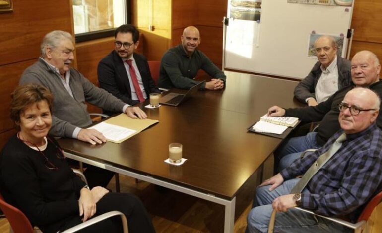 Reactivar piscinas e iluminación ornamental, peticiones de los antiguos alumnos de la Laboral