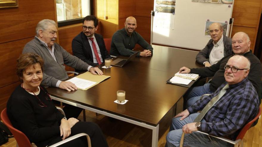 Reactivar piscinas e iluminación ornamental, peticiones de los antiguos alumnos de la Laboral