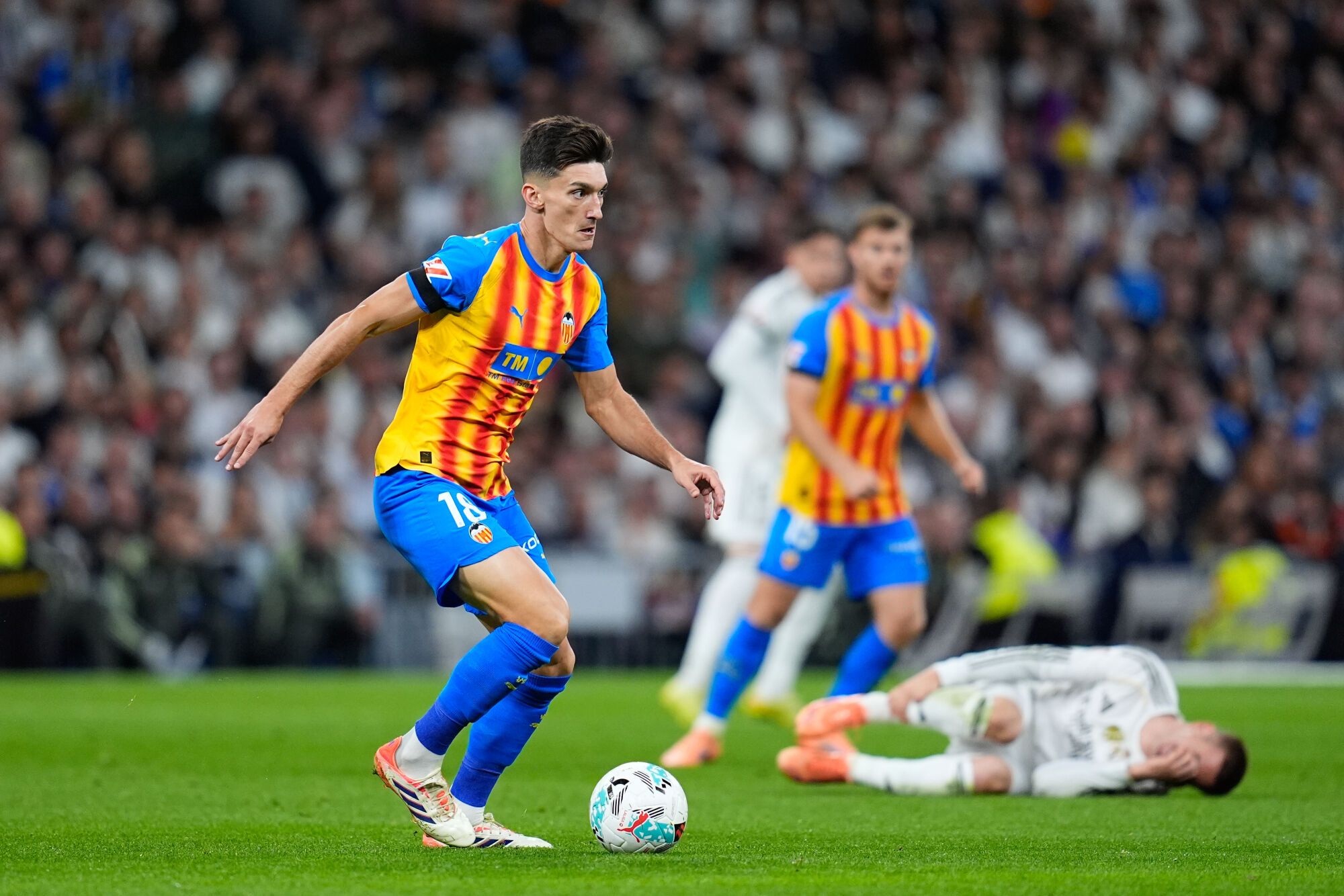 Pepelu del Valencia CF en acción durante la Liga española, LaLiga EA Sports, partido de fútbol disputado entre el Real Madrid CF y el Valencia CF en el estadio Santiago Bernabeu el 1 de noviembre de 2025, en Madrid, España. AFP7 11/01/2025 SÓLO PARA USO EN ESPAÑA. Dennis Agyeman / AFP7 / Europa Press;2025;FÚTBOL;ESPAÑA;DEPORTE;ZSOCCER;ZSPORT;Real Madrid CF - Valencia CF - LaLiga EA Sports;