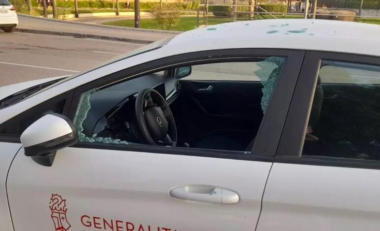 AMENAZAS AMBULATORIO PATERNA | Una mujer amenaza de muerte y estampa su coche contra el de una doctora en Valencia por no firmar una baja