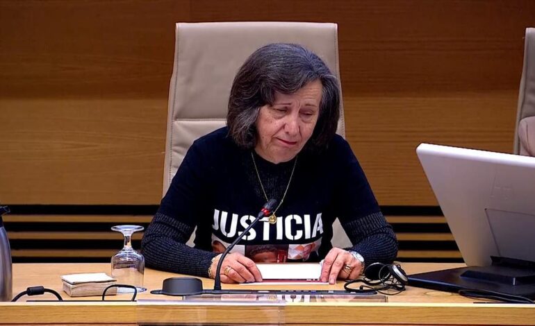 VÍCTIMAS DANA MAZÓN | Dolores Ruiz, cuyo marido e hijos murieron en la dana: “Cuando Mazón comía, mi familia ya no vivía”