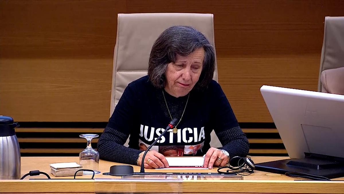 VÍCTIMAS DANA MAZÓN | Dolores Ruiz, cuyo marido e hijos murieron en la dana: “Cuando Mazón comía, mi familia ya no vivía”