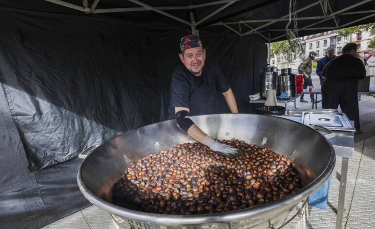 Santullano, en Oviedo, prepara castañas asadas para 450