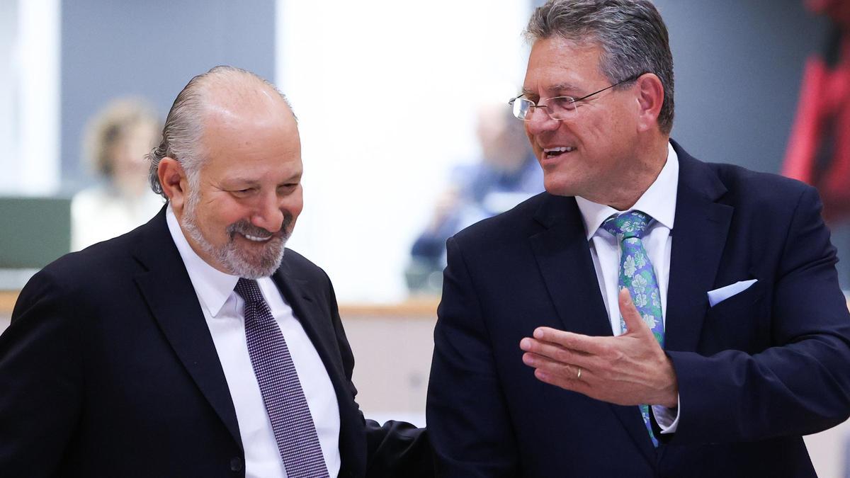 El secretario de Comercio de Trump vincula un acuerdo sobre el aluminio y el acero a rebajar las normas digitales de la UE