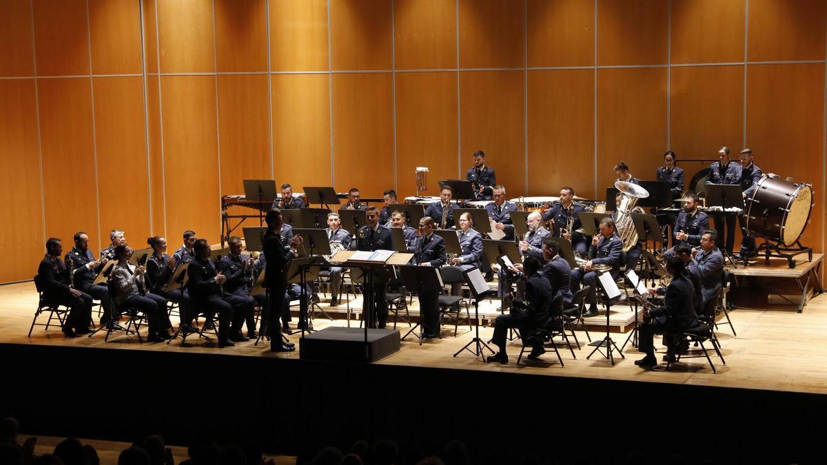La Delegación de Defensa en Asturias cierra su jornada con un brillante concierto de la Unidad de Música de la Academia Básica del Aire