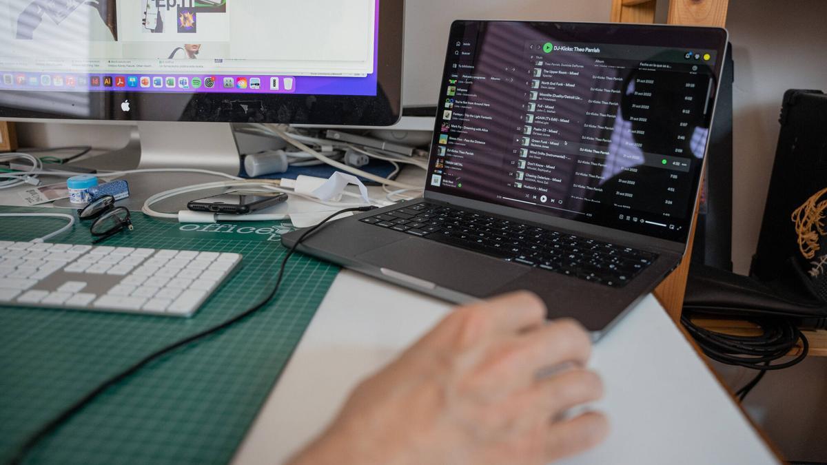 INTELIGENCIA ARTIFICIAL | Diseñador gráfico: “Veo la inteligencia artificial como una herramienta más que como una amenaza”