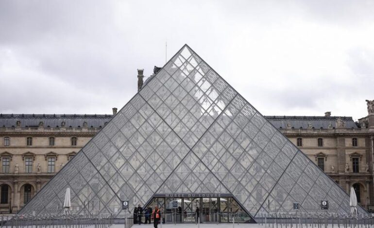 ROBO EN EL LOUVRE | Una auditoría de 2018 alertó del riesgo del balcón por el que se produjo el robo en el museo