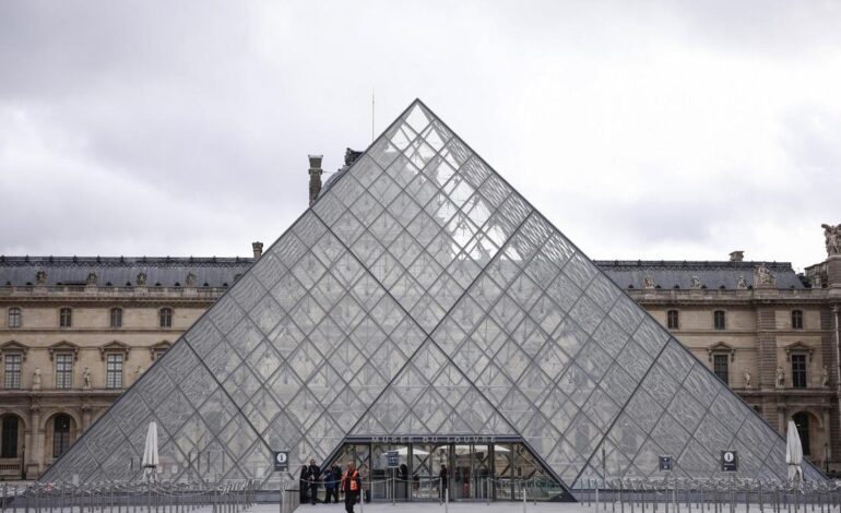 ROBO EN EL LOUVRE | Una auditoría de 2018 alertó del riesgo del balcón por el que se produjo el robo en el museo
