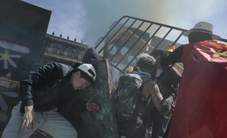La protesta de la ‘Generación Z’ en Ciudad de México termina con disturbios en el Zócalo