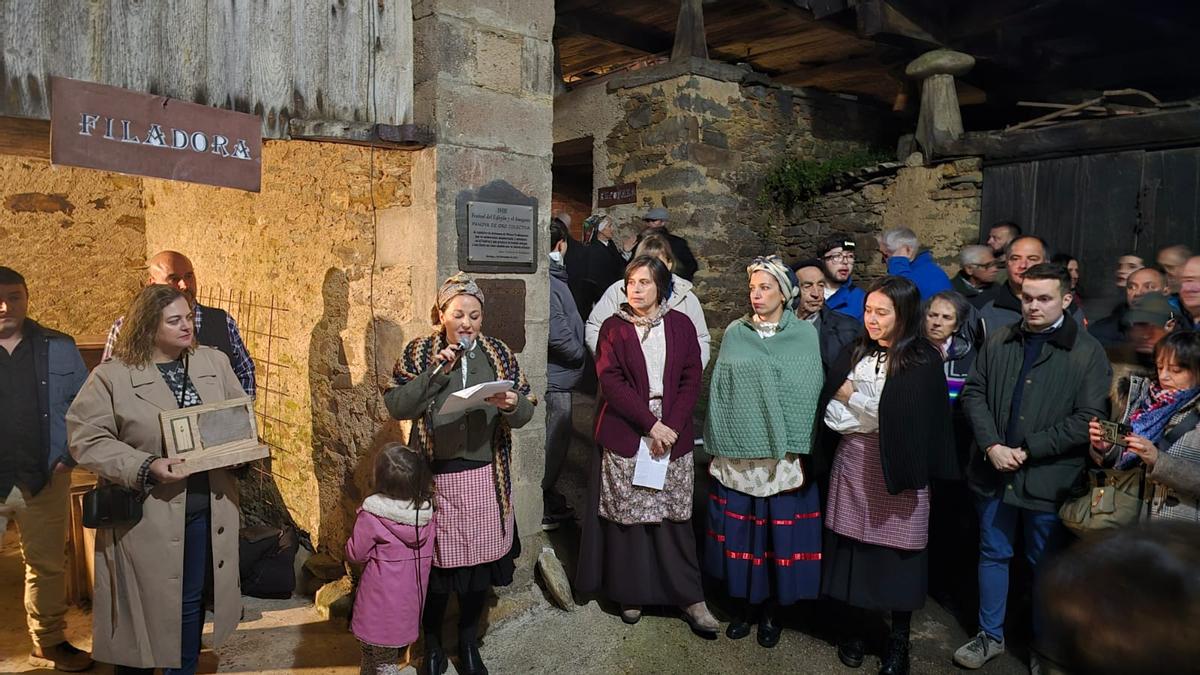 Navelgas consigue viajar al pasado en una noche llena de tradiciones, oficios artesanales y sabores de antaño