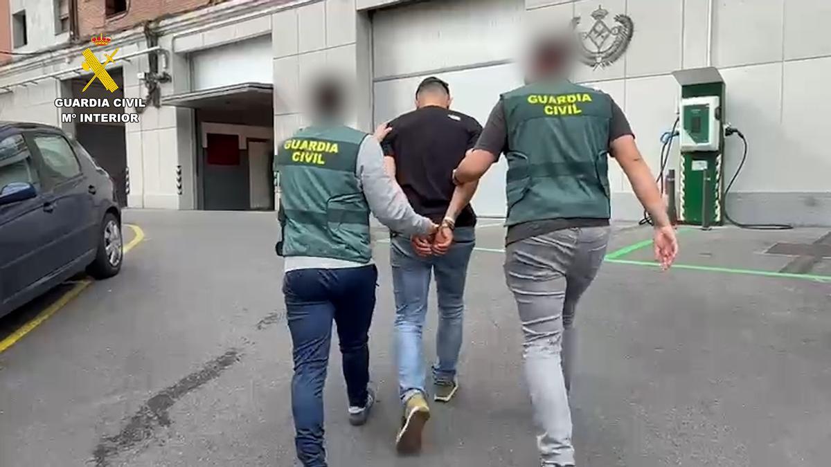 Gran operación policial contra un grupo criminal que estafó 300.000 euros en dieciocho provincias (una de ellas Asturias)