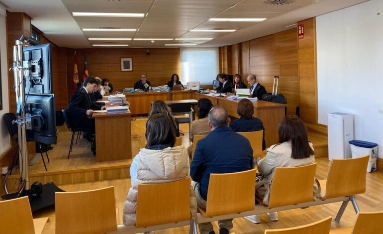 JUICIO SECTA CASTELLÓN | Así fue el registro policial que terminó con la secta sexual de Vistabella (Castellón), habitación a habitación: de juguetes sexuales a escrituras sagradas del Tío Toni
