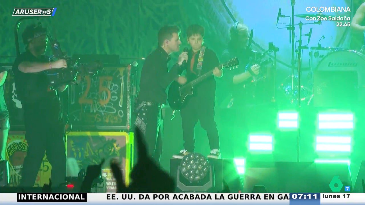 Dani Martín sube al escenario al hijo de su amigo Rulo para tocar la guitarra y cantar ‘Volverá’ en Madrid