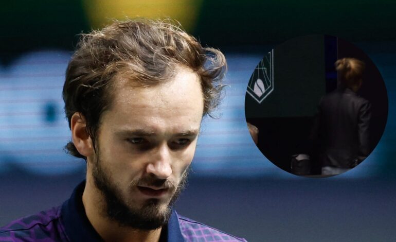 Daniil Medvedev vuelve a perder la cabeza y ‘echa’ a su mujer del banquillo durante el partido ante Zverev