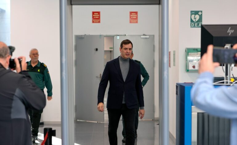 El hermano de Pedro Sánchez y el líder del PSOE de Extremadura serán juzgados del 9 al 14 de febrero