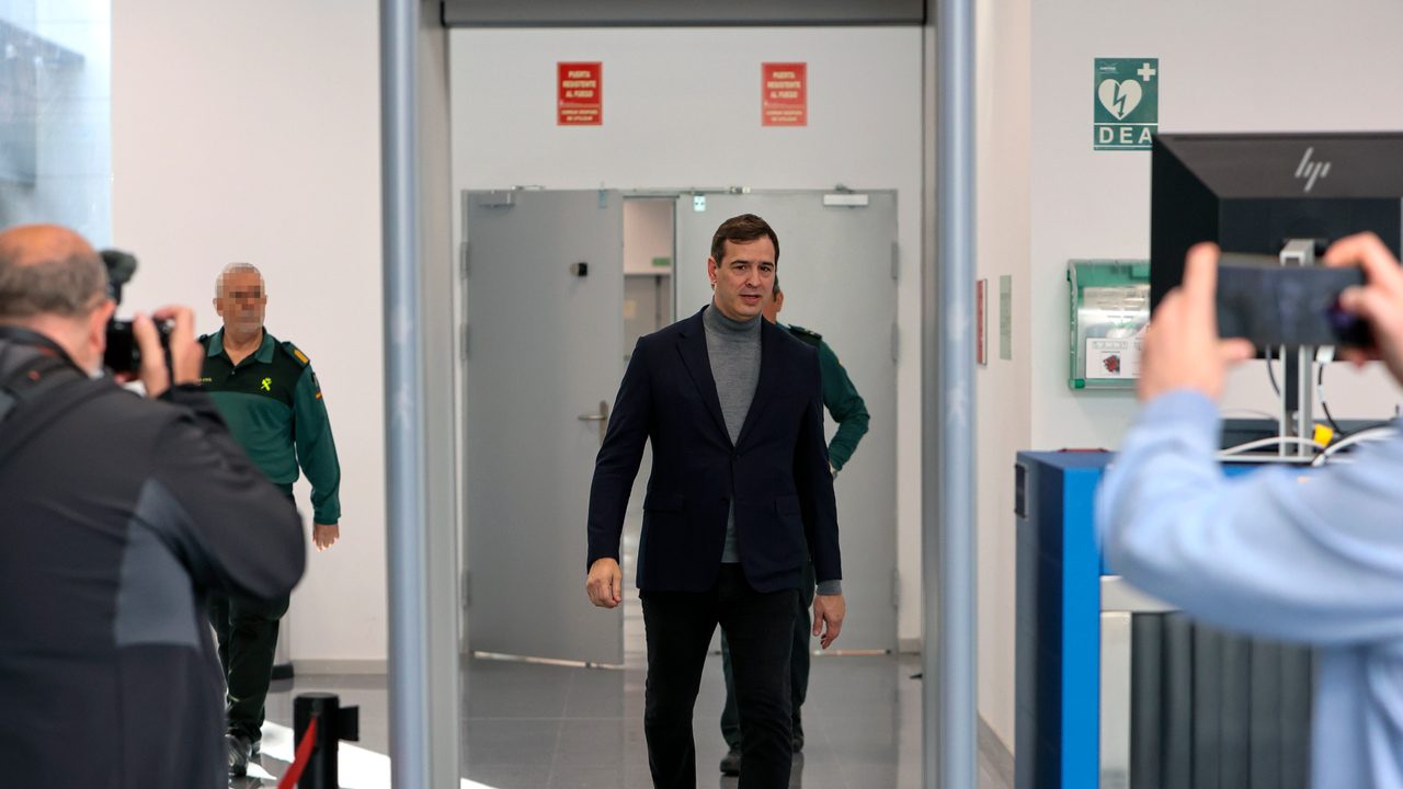 El hermano de Pedro Sánchez y el líder del PSOE de Extremadura serán juzgados del 9 al 14 de febrero