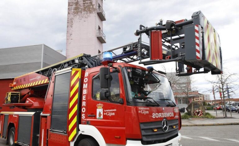 localizan a una mujer inconsciente en su piso de Ceares tras un incendio