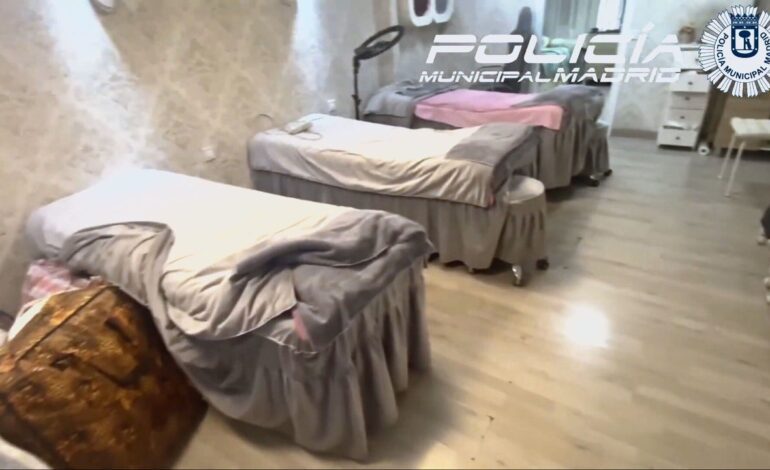 Descubren tres clínicas ilegales con falsos médicos que trataban el cáncer de piel rodeados de excrementos de perros e insectos