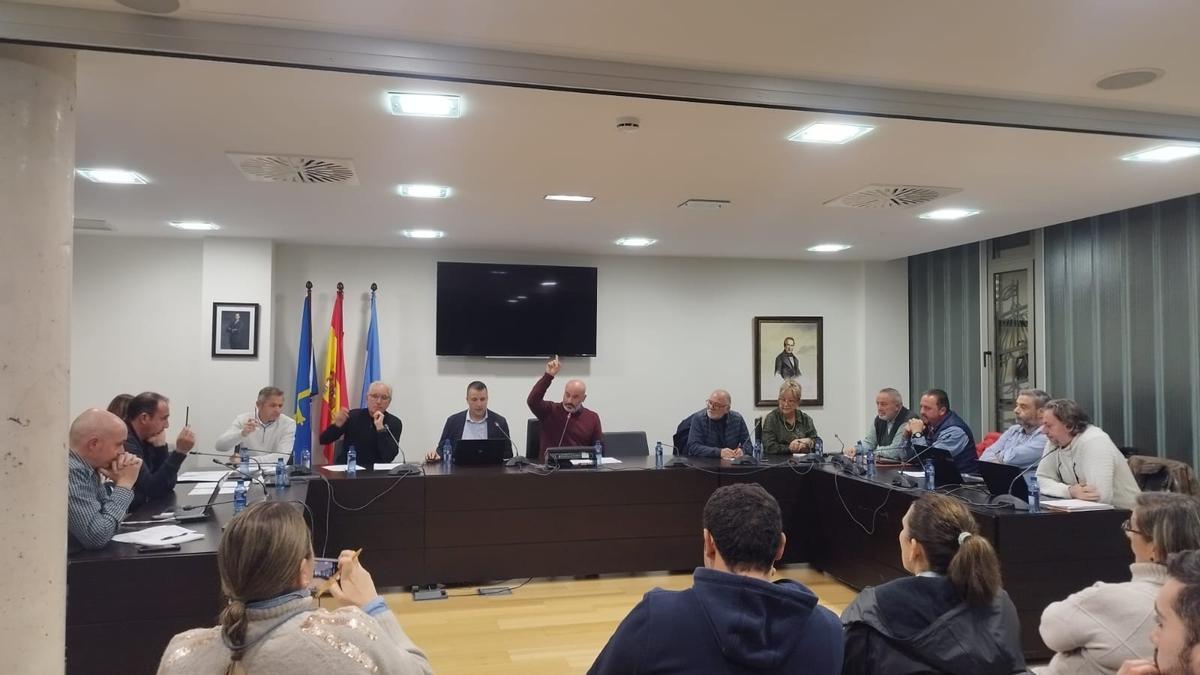 POLÉMICA RIBADESELLA | Primera derrota del PP en Ribadesella tras su ruptura con Foro: así fueron el pleno y la votación