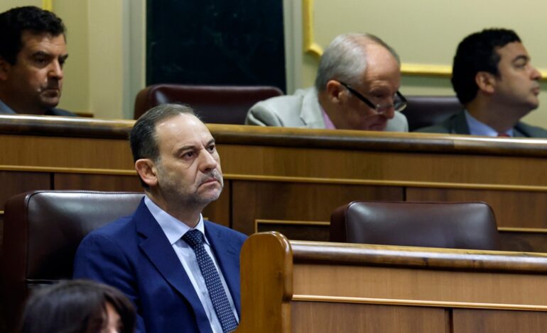 Ábalos afirma que sí hubo reunión entre Sánchez y Otegi en 2018 aunque el Gobierno la desmiente