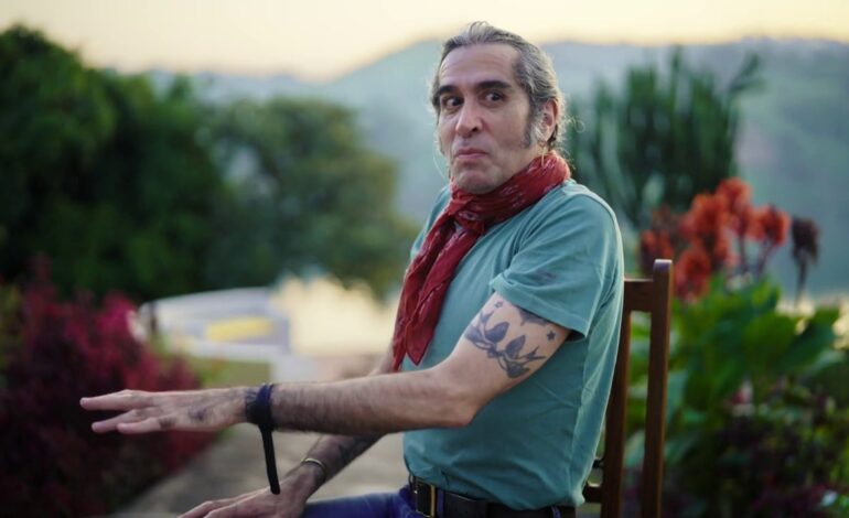 El vídeo de la divertida imitación de Mario Vaquerizo de las cebras que encuentra en Uganda: "Estaban así, mirándote, con una educación…"