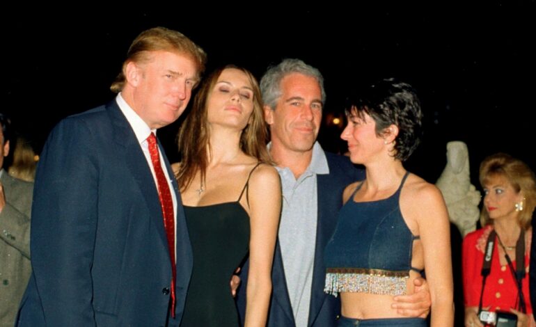 Epstein aseguraba que podría «acabar» con Trump y ofreció «fotos de Donald con chicas en bikini» en su cocina