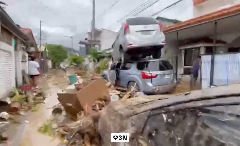 Duras imágenes del tifón Kalmaegi: el viento estampa a un hombre contra un muro