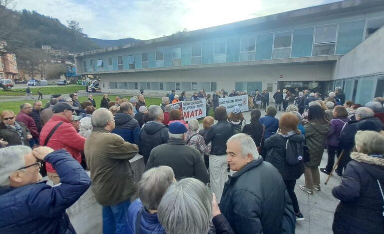 satisfacción general de los pacientes y preocupación con las esperas