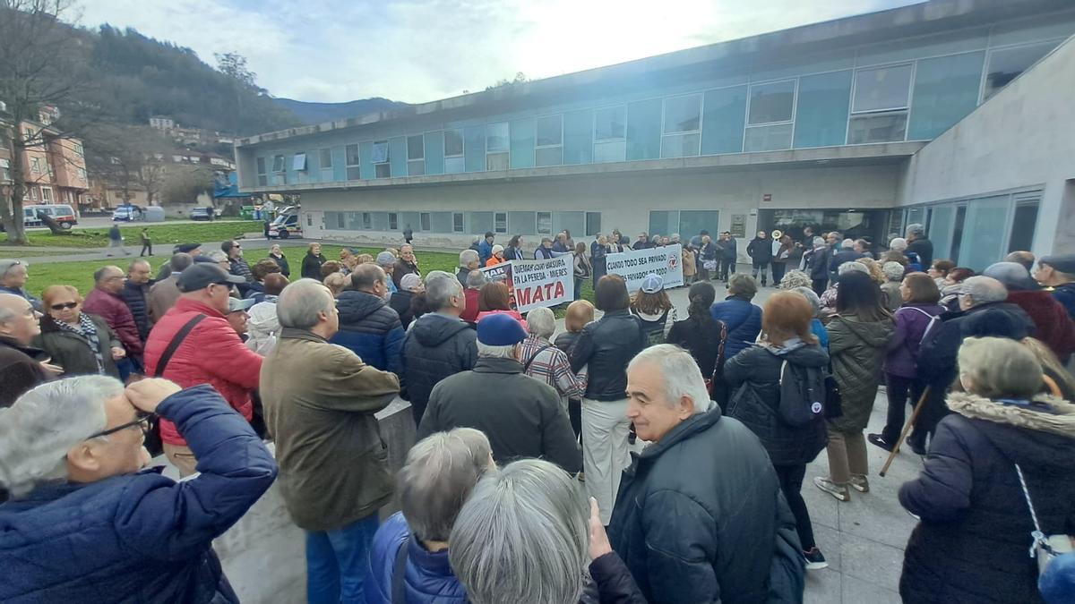 satisfacción general de los pacientes y preocupación con las esperas