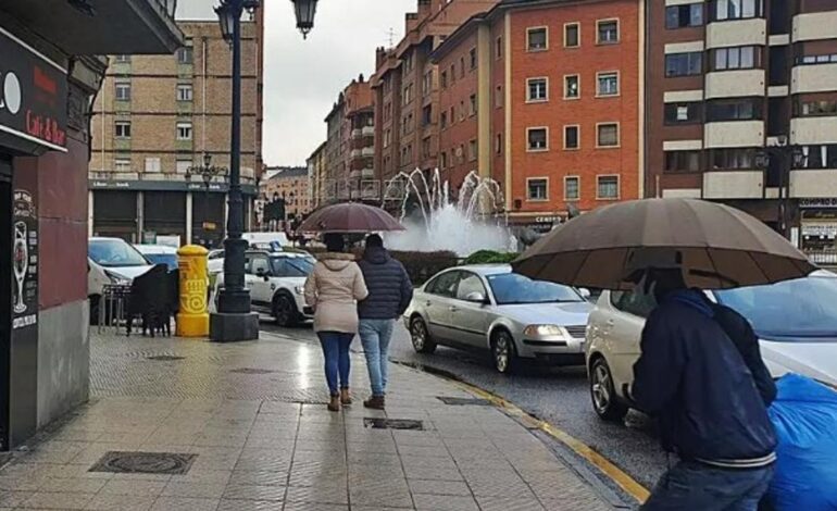 trasladan a una mujer al HUCA con varios huesos rotos