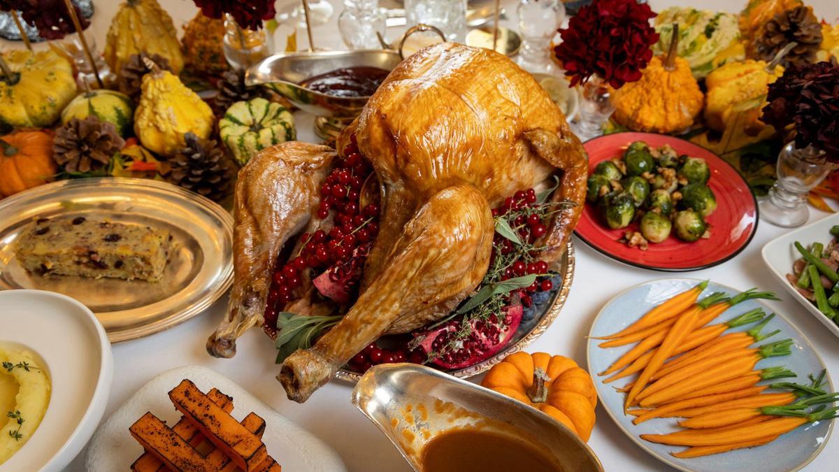 Los chefs de la Embajada de Estados Unidos comparten la receta tradicional del pavo de ‘Thanksgiving’