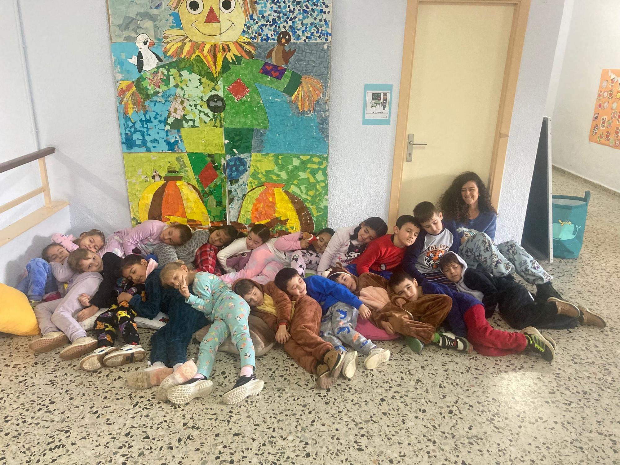 Los alumnos del colegio El Bosquín van al colegio en pijama