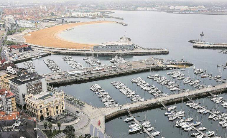 GIJÓN PUERTO LIMPIEZA | El Puerto de Gijón invertirá cuatro millones en los próximos años para limpiar los terrenos portuarios hasta Jardines de la Reina
