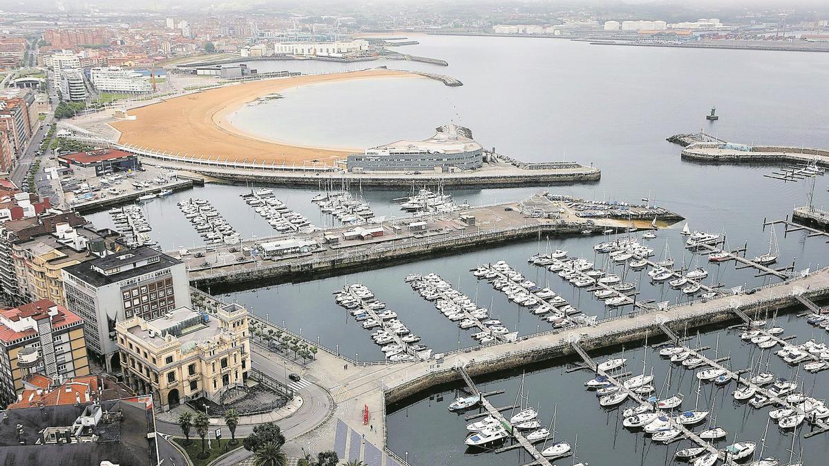 GIJÓN PUERTO LIMPIEZA | El Puerto de Gijón invertirá cuatro millones en los próximos años para limpiar los terrenos portuarios hasta Jardines de la Reina