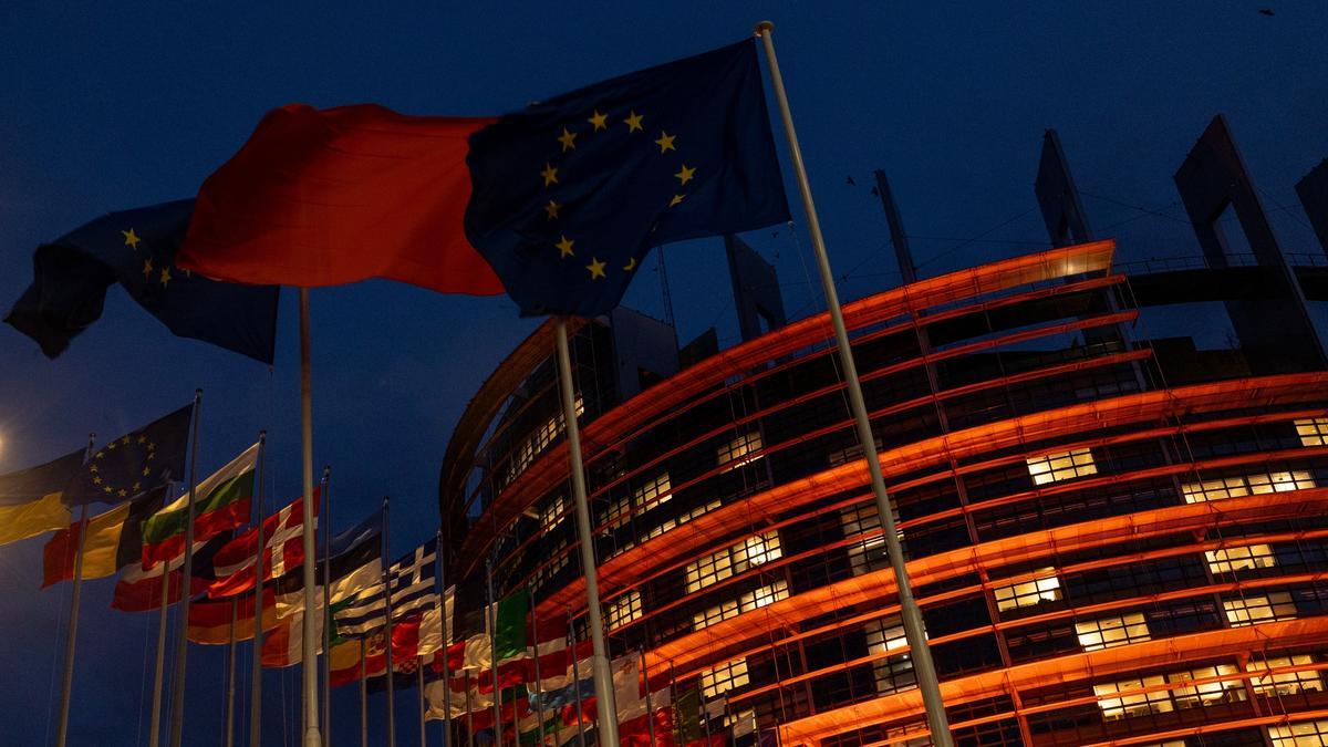 VIOLENCIA DE GÉNERO | La Eurocámara conmemora 25N entre la rabia de las eurodiputadas y los abucheos de la ultraderecha