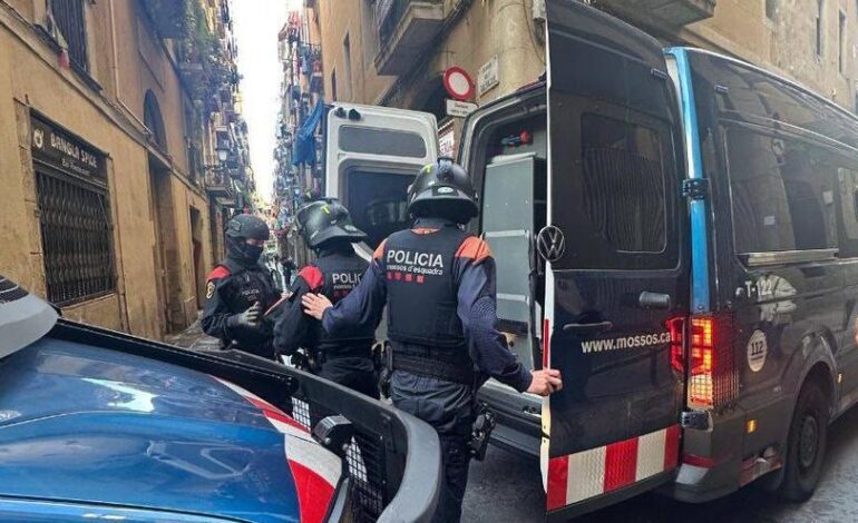 LUCHA ANTIDROGA | Macrooperación policial contra el tráfico de droga en el centro de Barcelona