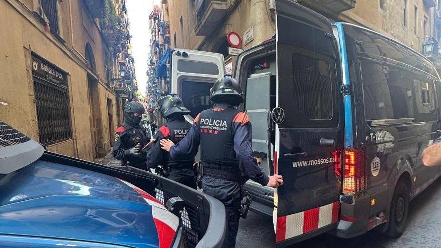 LUCHA ANTIDROGA | Macrooperación policial contra el tráfico de droga en el centro de Barcelona